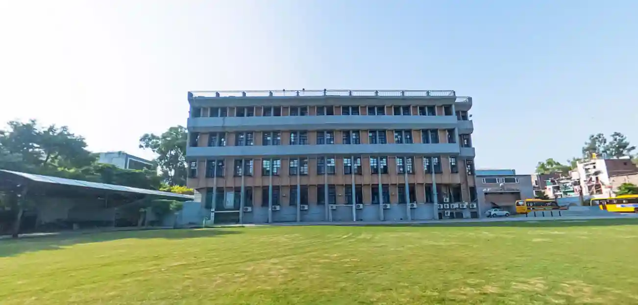 Vivekananda School, Anand Vihar, D-Block