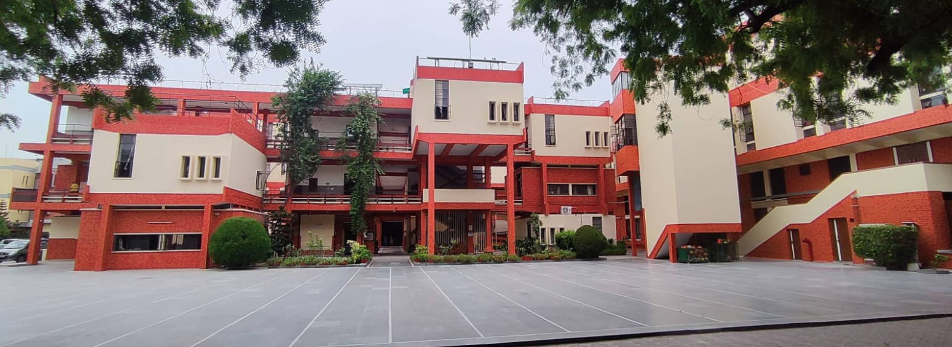 Carmel Convent School, Malcha Marg